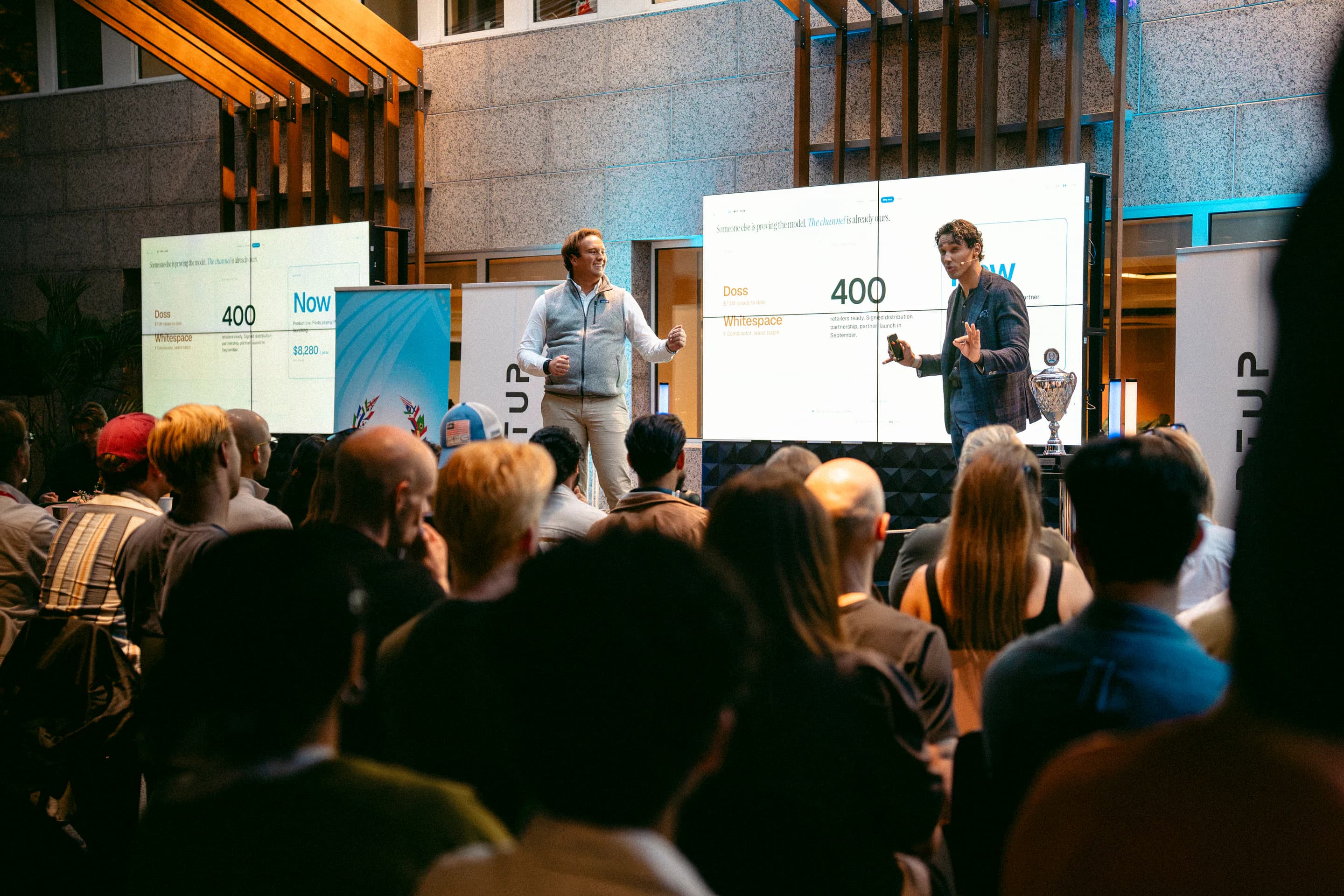 Publikum følger en pitch under Snartup Festival 2026 på Epicenter