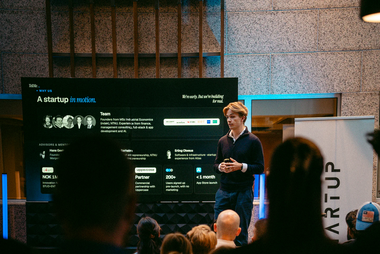 En startup presenterer løsningen sin under Snartup Festival